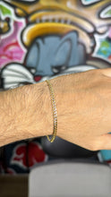 Cargar imagen en el visor de la galería, Pulsera Martillada 4mm Solida Oro 10k
