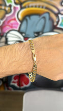 Cargar imagen en el visor de la galería, Pulsera Italiana Martillada 7mm Oro 10k
