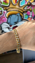 Cargar imagen en el visor de la galería, Pulsera Martillada 8mm Solida Oro 10k
