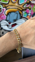 Cargar imagen en el visor de la galería, Pulsera Martillada 8mm Solida Oro 10k
