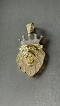 Cargar imagen en el visor de la galería, Dije Leon Oro 10k
