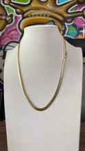 Cargar imagen en el visor de la galería, Cadena tipo Serpiente De Mujer 5mm Oro 10k
