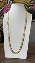 Cargar imagen en el visor de la galería, Cadena Martillada 8mm Oro 10k
