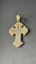 Cargar imagen en el visor de la galería, Dije De Cruz Chrome Oro 10k
